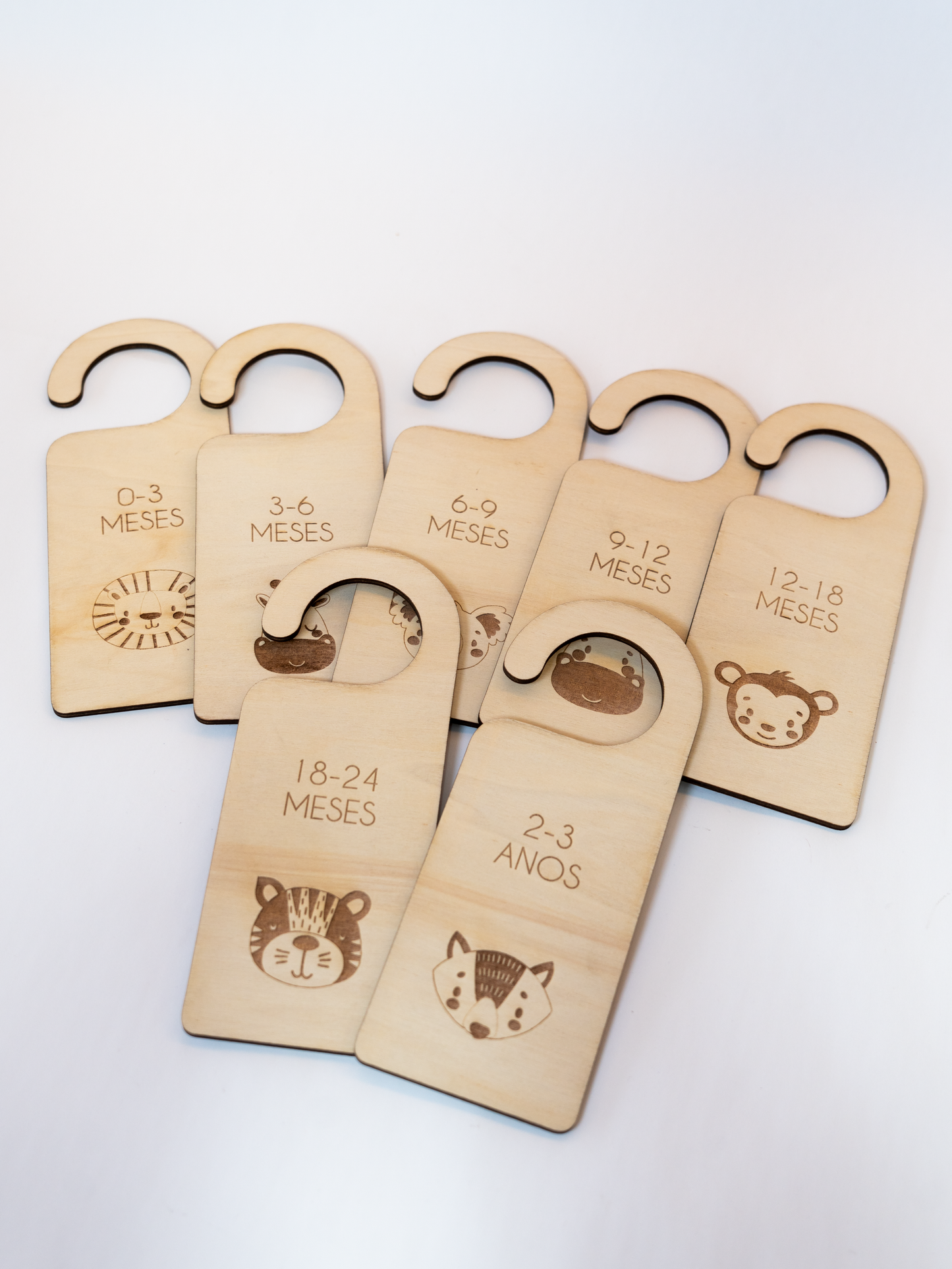 Organizadores de Roupa por Tamanhos – Madeira Natural