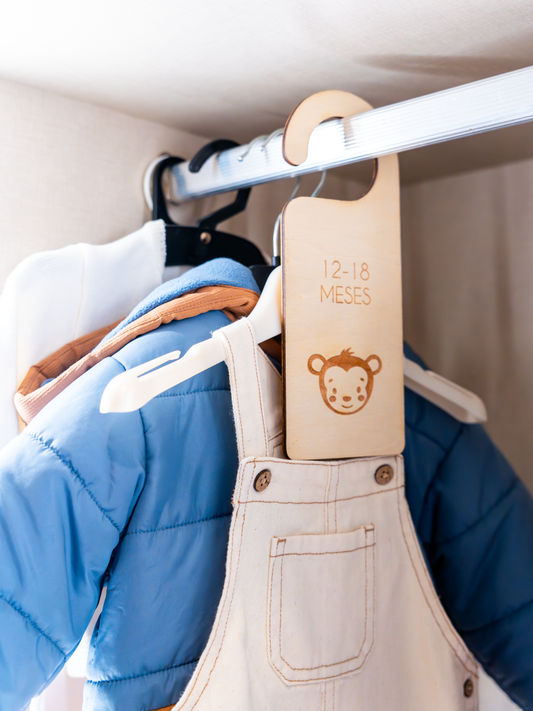 Organizadores de Roupa por Tamanhos – Madeira Natural