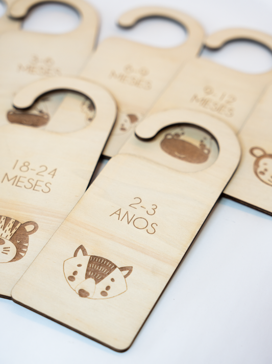 Organizadores de Roupa por Tamanhos – Madeira Natural