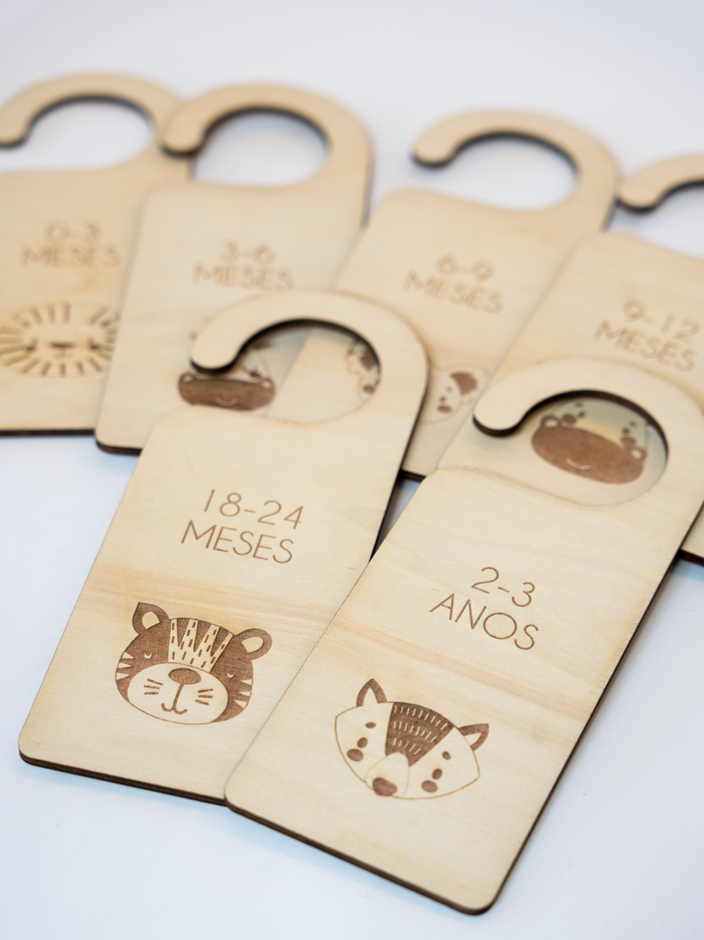 Organizadores de Roupa por Tamanhos – Madeira Natural