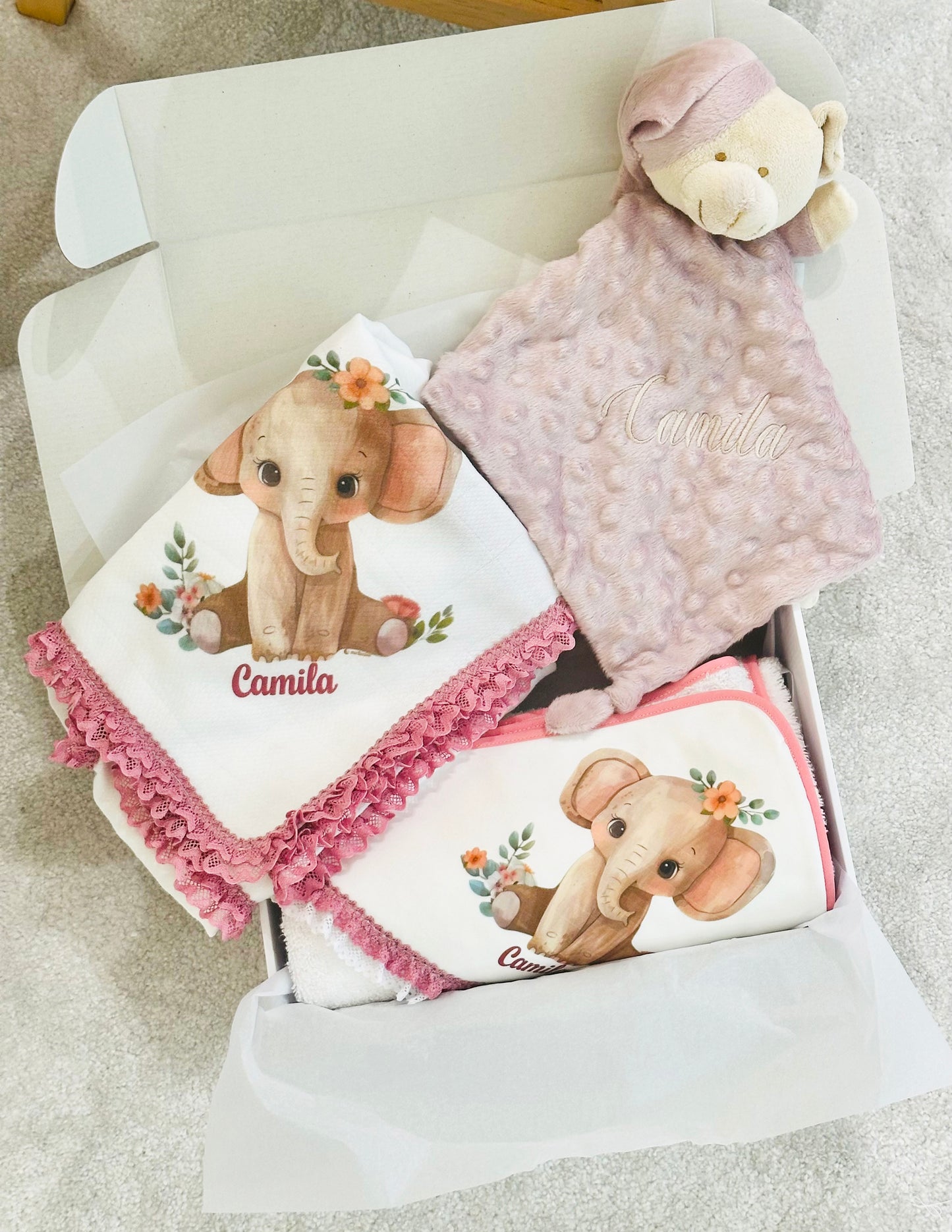 Coffret Bébé en Dentelle - Serviette, Couche et Couverture Douce Brodé